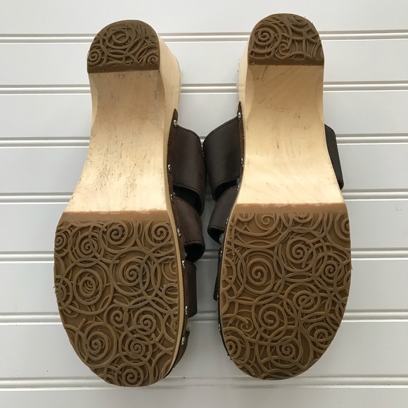 UGGS Fisherman Leather Clogs - Picture 4 of 4